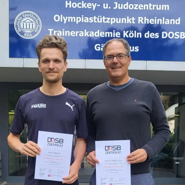 Nachwuchsleistungssport im Fokus 👍  Mit Lauftrainer Carlos Verez und Stützpunkttrainer Linus Herzog haben zwei Trainer erfolgreich die Ausbildung zum DOSB Nachwuchstrainer in Köln erfolgreich absolviert 👏  Herzlichen Glückwunsch 🥳  #tsvschottmainz #tsvschottla2025 #puma #lottorlp #atletica #Schott #DOSB #nachwuchstrainer #nachwuchsleistungssport #Mainz